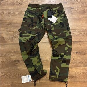 NEW DSQUARED2 Camouflage Cargo Pants - Olive and Black